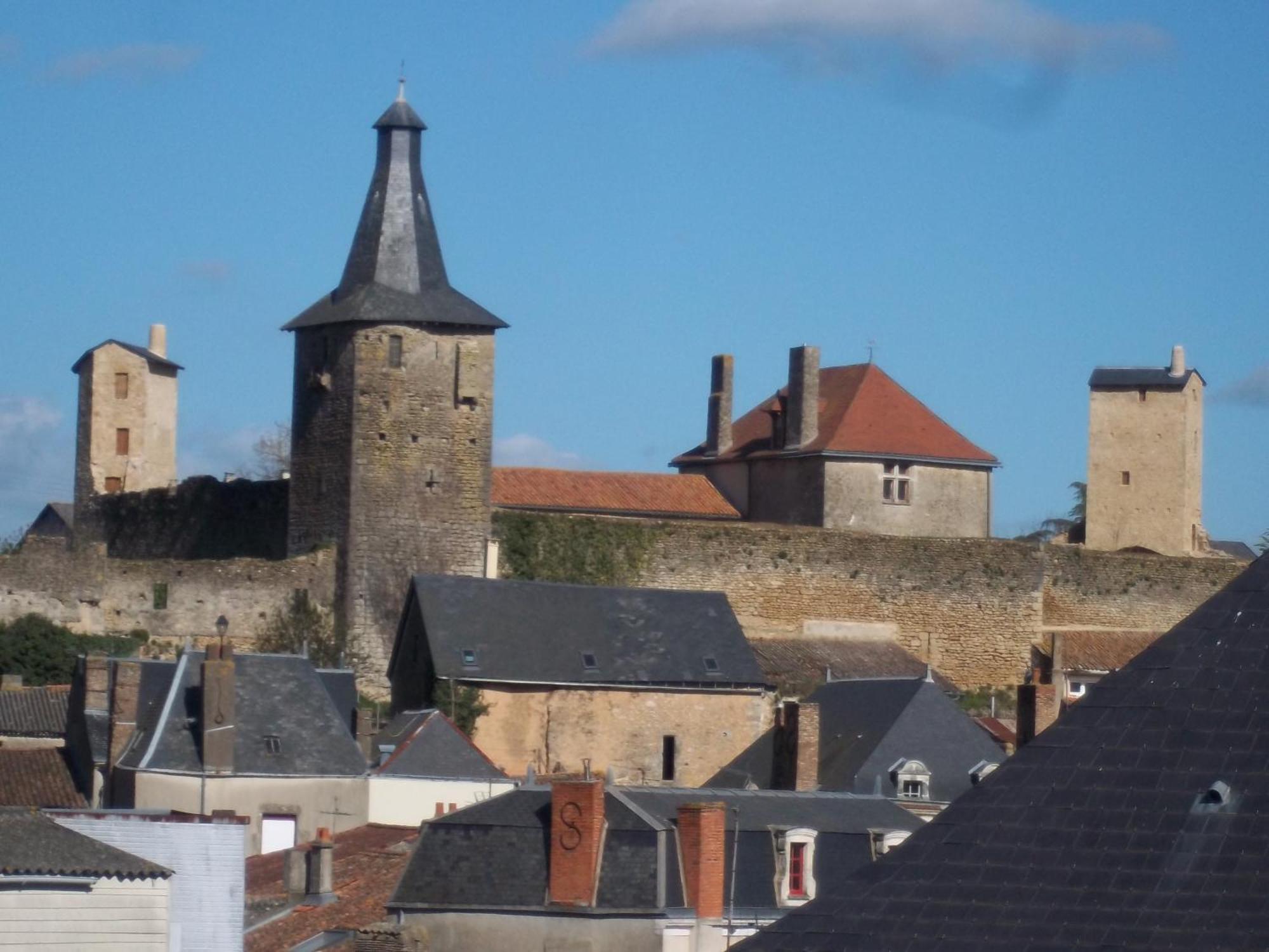 Le Vieux Chateau Airvault Eksteriør billede