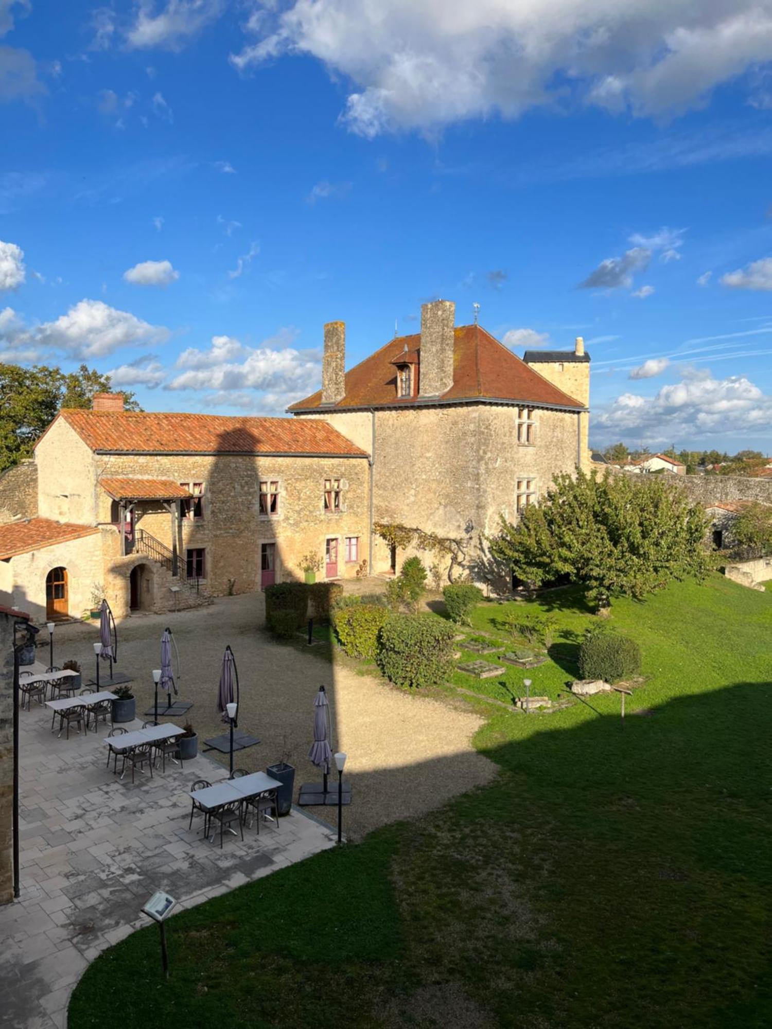 Le Vieux Chateau Airvault Eksteriør billede