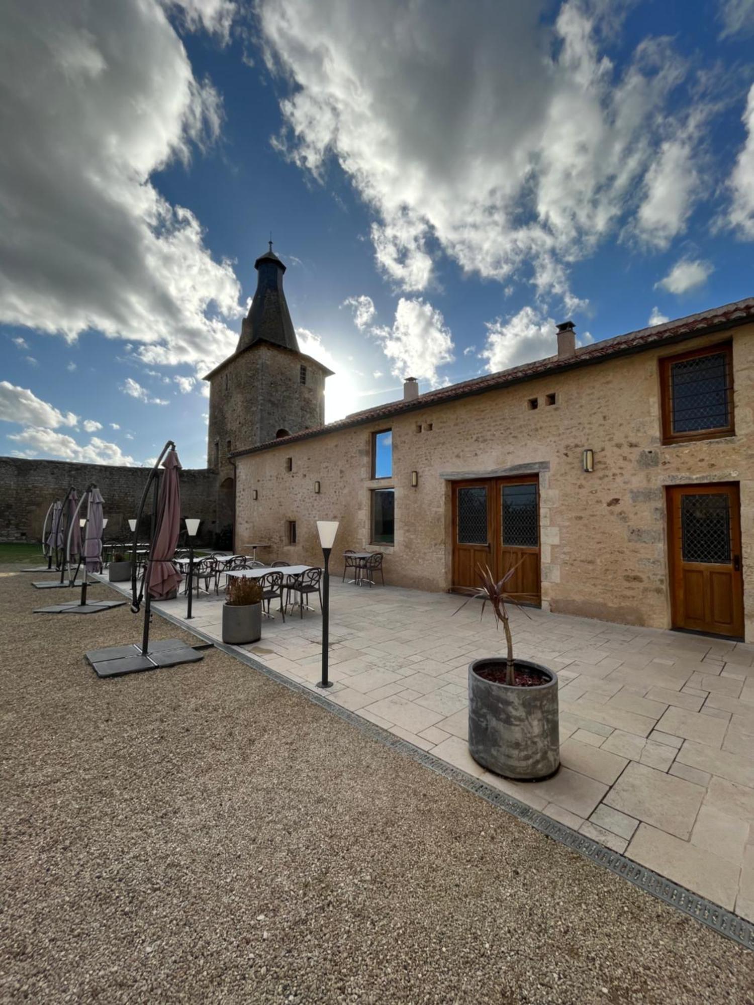 Le Vieux Chateau Airvault Eksteriør billede