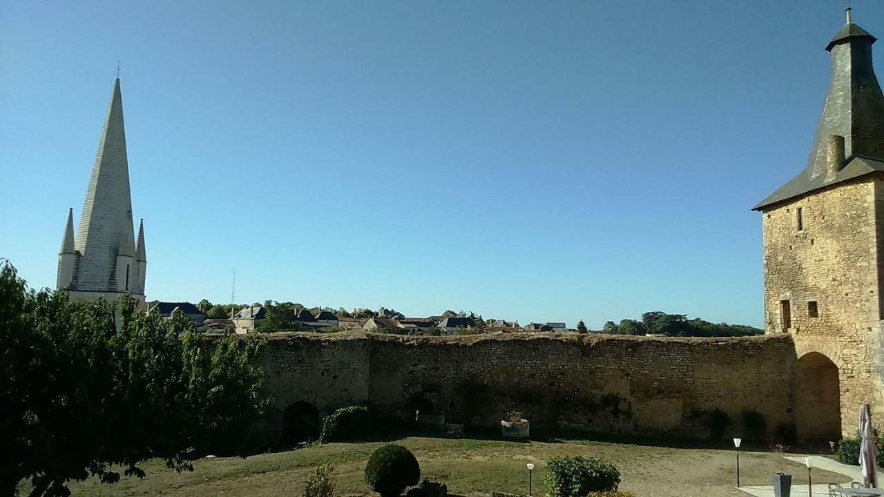 Le Vieux Chateau Airvault Eksteriør billede