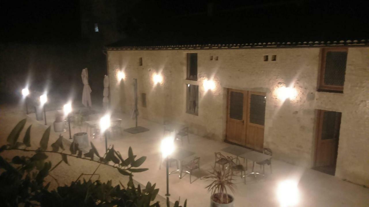 Le Vieux Chateau Airvault Eksteriør billede